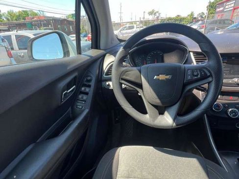 Used 2018 Chevrolet Trax LS FWD image 23