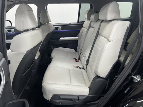 Used 2024 Hyundai Santa Fe Limited image 12