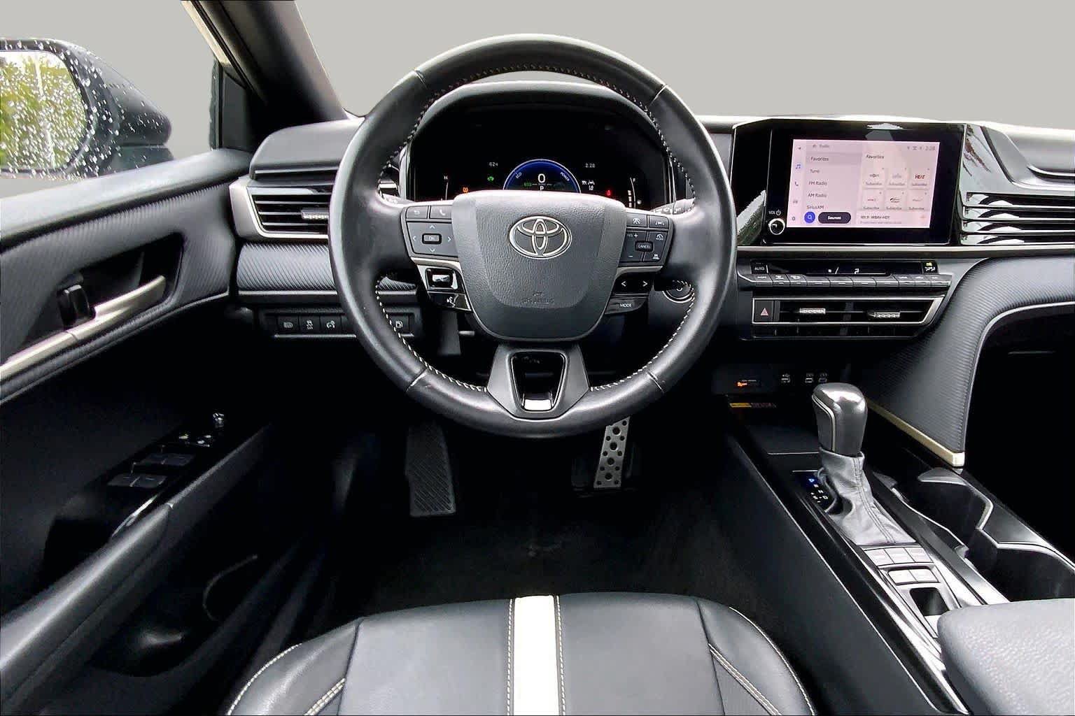 Used 2025 Toyota Camry SE FWD image 5