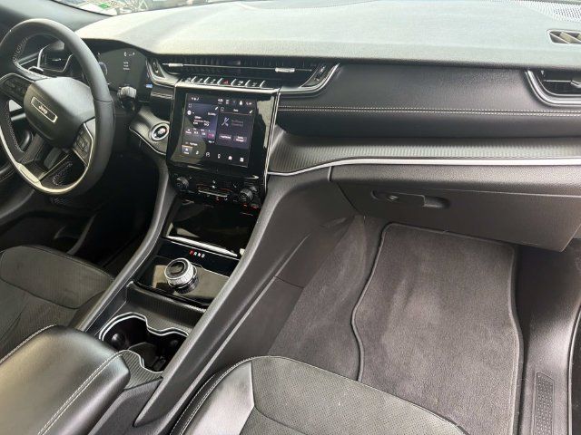 Used 2025 Jeep Grand Cherokee L Altitude RWD image 18