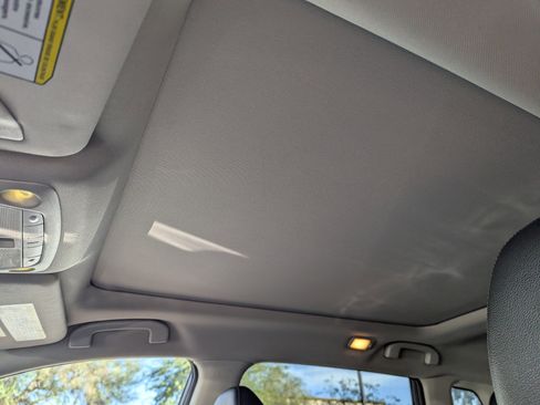 Used 2020 Nissan Rogue SL w/ Premium Package image 9