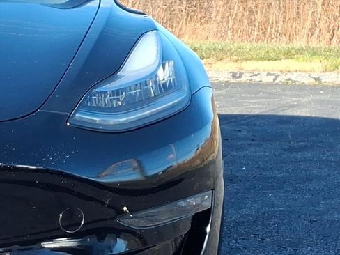 Used 2019 Tesla Model 3 Standard Range Plus image 16