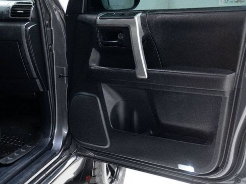 Used 2011 Toyota 4Runner Limited AWD/4WD image 19