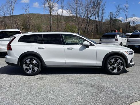 New 2026 Volvo V60 B5 Cross Country Plus w/ Protection Package Premier image 29