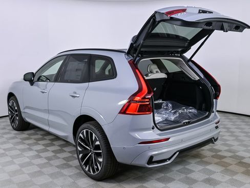 Used 2026 Volvo XC60 B5 Ultra w/ Climate Package image 34