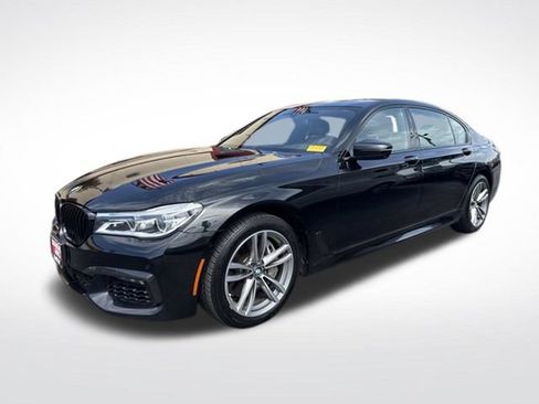 Used 2019 BMW 750i xDrive w/ Executive Package AWD/4WD image 7