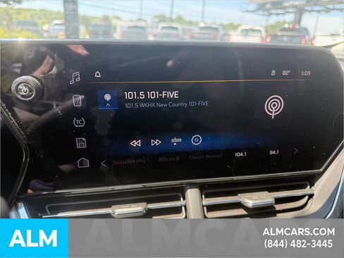 Used 2025 Chevrolet Trax LT FWD image 16