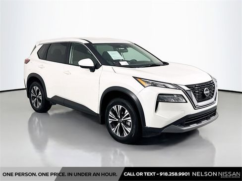 Used 2023 Nissan Rogue SV image 3