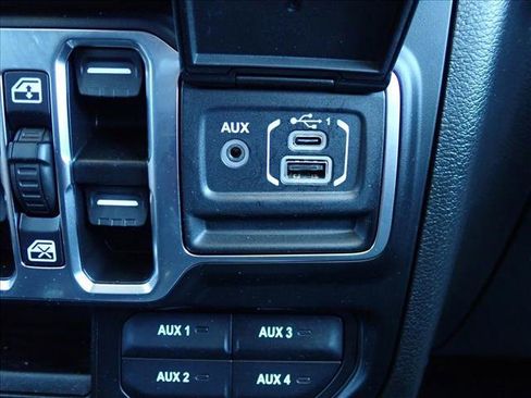 Used 2023 Jeep Wrangler Unlimited w/ Cold Weather Group image 19