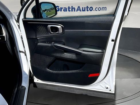 Used 2021 Kia Sorento S image 29