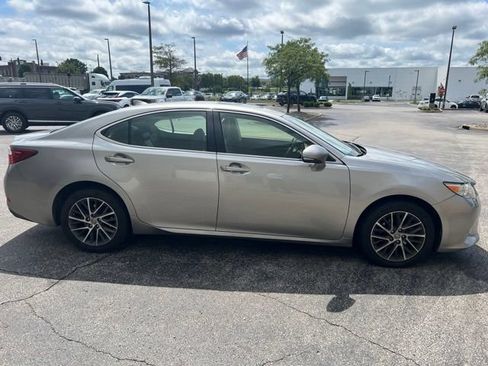 Used 2015 Lexus ES 350 w/ Luxury Package FWD image 2