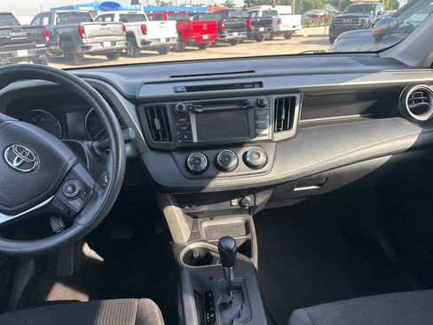 Used 2017 Toyota RAV4 LE FWD image 9