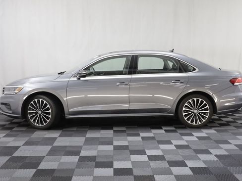 Used 2022 Volkswagen Passat 2.0T FWD image 4