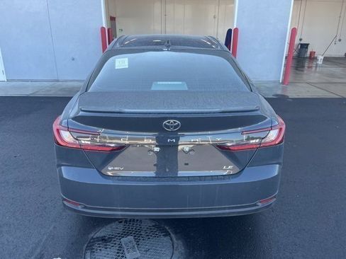 Used 2025 Toyota Camry SE image 6