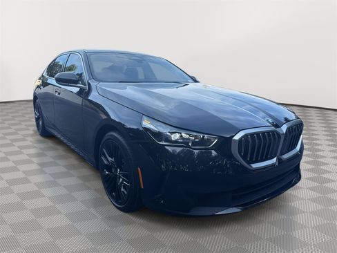Used 2024 BMW 530i w/ Premium Package RWD image 4