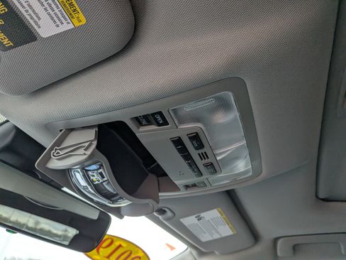 Used 2019 Toyota Highlander XLE image 19