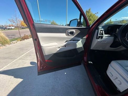Used 2022 Kia Sorento S image 13