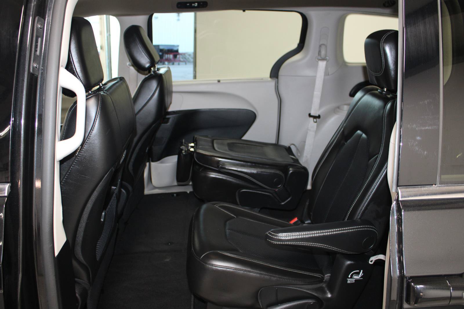 Used 2023 Chrysler Pacifica Touring-L FWD image 24