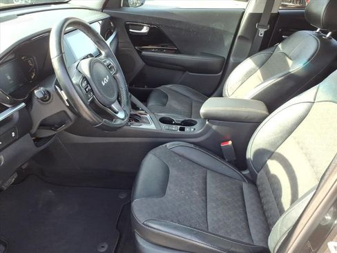 Used 2022 Kia Niro EX image 10