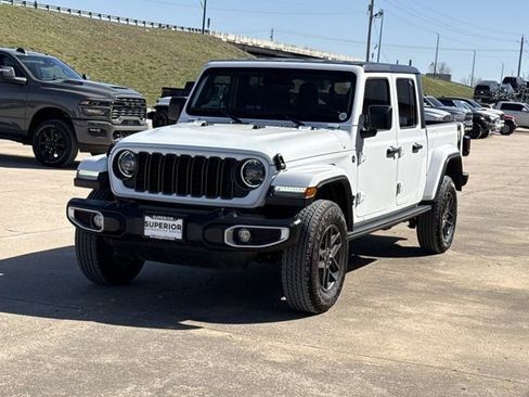 Used 2024 Jeep Gladiator Sport image 12