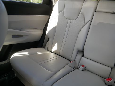 Certified 2023 Kia Sorento S w/ Panoramic Sunroof Package AWD/4WD image 12