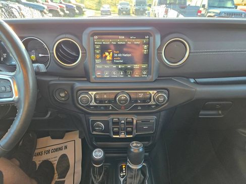 Used 2022 Jeep Wrangler Unlimited Sahara w/ Cold Weather Group AWD/4WD image 21