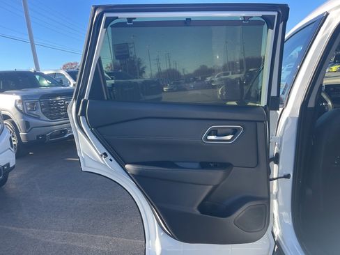 Used 2024 Nissan Rogue Platinum w/ Platinum Premium Package image 14