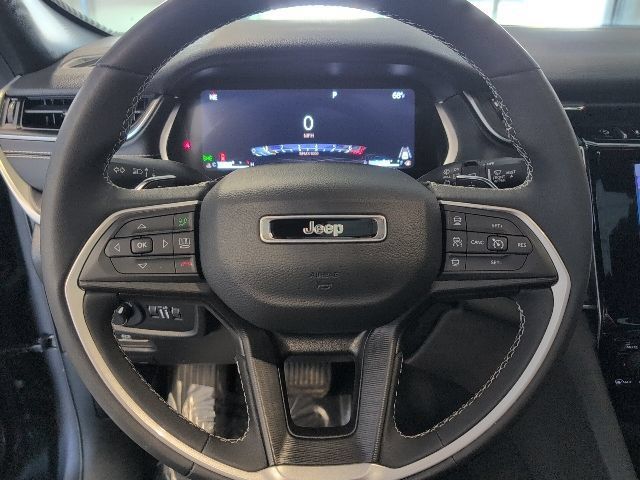 Used 2023 Jeep Grand Cherokee Altitude AWD/4WD image 18
