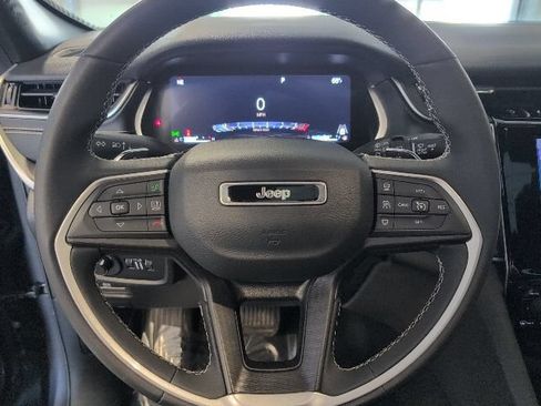 Used 2023 Jeep Grand Cherokee Altitude AWD/4WD image 18