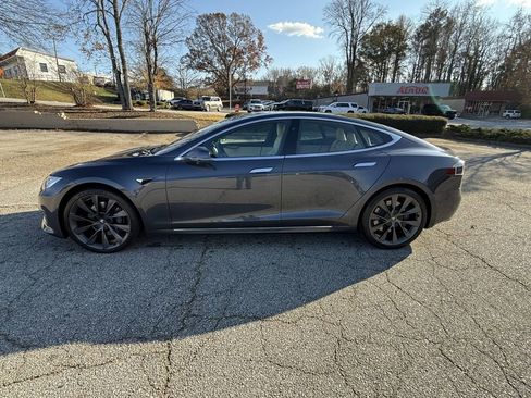 Used 2020 Tesla Model S Long Range Plus image 2