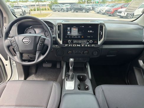 Used 2025 Nissan Frontier 2WD King Cab image 17