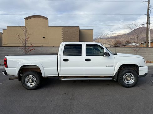 Used 2007 Chevrolet Silverado 2500 LT w/ Heavy-Duty Power Package image 9