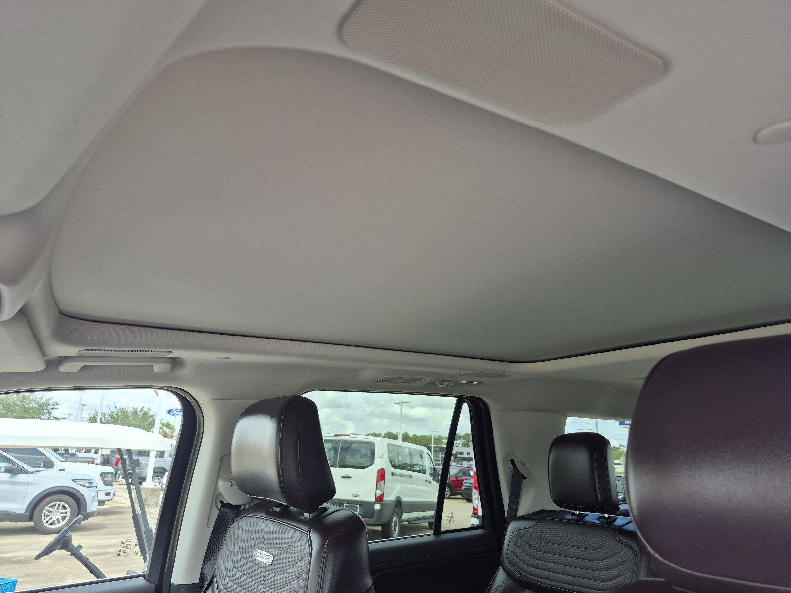 Used 2025 Ford Expedition Platinum w/ Platinum Ultimate Package AWD/4WD image 3