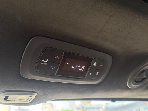 Used 2021 Chrysler Pacifica Pinnacle FWD image 22