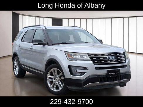 Used 2016 Ford Explorer XLT w/ Equipment Group 202A FWD image 5