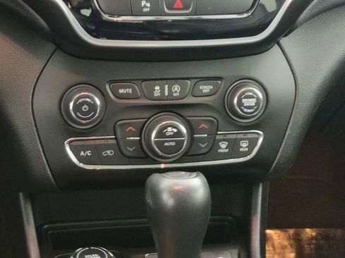 Used 2019 Jeep Cherokee Limited image 22