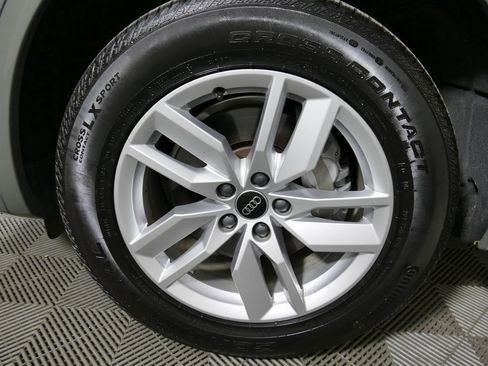 Used 2023 Audi Q5 2.0T Premium w/ Convenience Package image 9