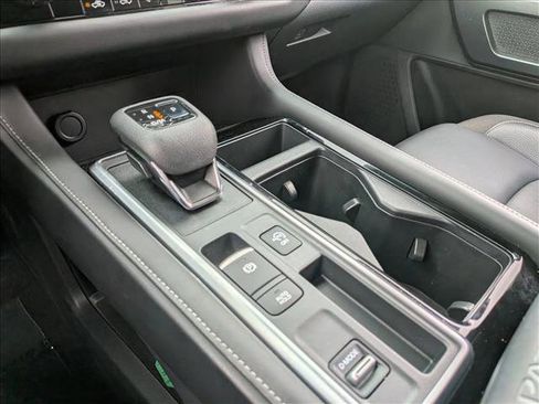 Used 2022 Nissan Pathfinder SL FWD image 18