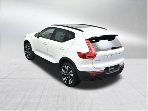 New 2026 Volvo XC40 B5 Ultra AWD/4WD image 15