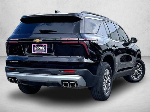 Used 2025 Chevrolet Traverse LT FWD image 2