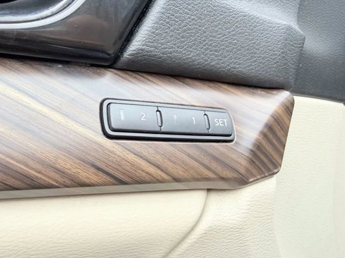 Used 2017 Nissan Maxima Platinum image 25