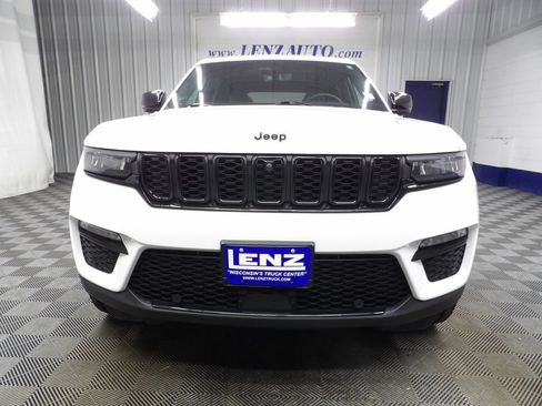 Used 2024 Jeep Grand Cherokee Limited AWD/4WD image 41