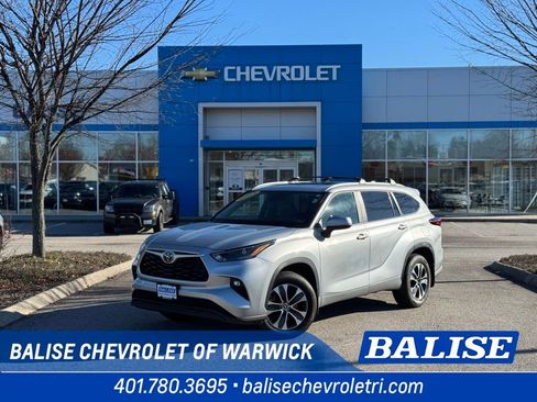 Used 2023 Toyota Highlander XLE image 1