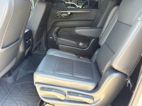 Used 2025 Chevrolet Suburban LT w/ Comfort Package AWD/4WD image 36