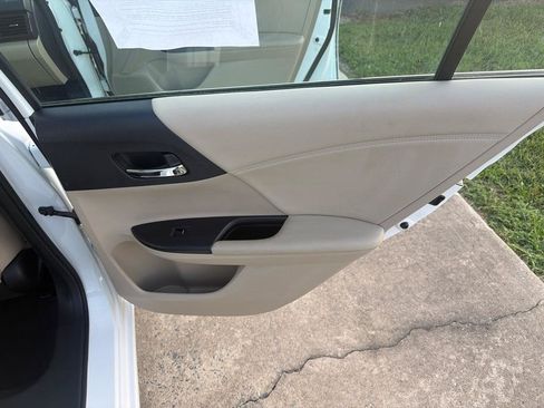 Used 2017 Honda Accord EX image 31