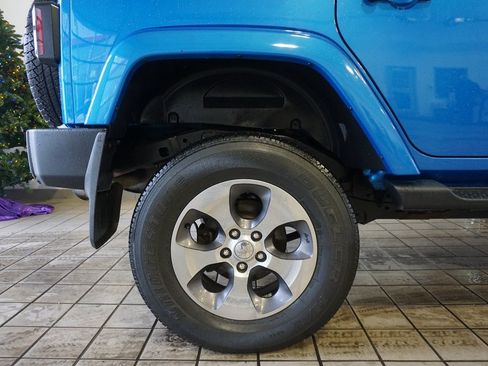 Used 2016 Jeep Wrangler Unlimited Sahara w/ Connectivity Group image 28