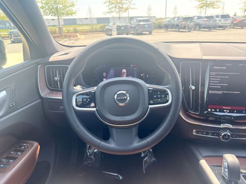 Certified 2023 Volvo XC60 B5 Plus AWD/4WD image 16