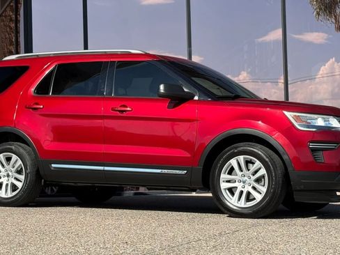 Used 2018 Ford Explorer XLT AWD/4WD image 16