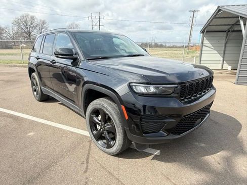 Used 2024 Jeep Grand Cherokee Altitude image 7