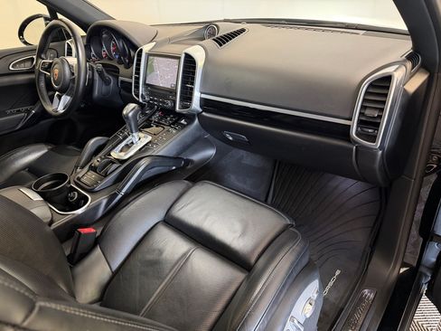 Used 2018 Porsche Cayenne Platinum Edition AWD/4WD image 31